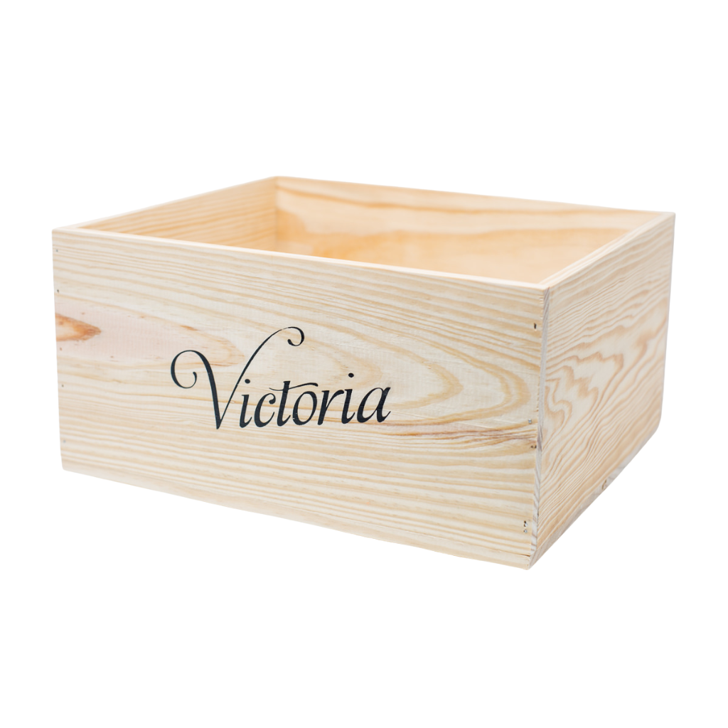 caja de mandera color claro con logo victoria