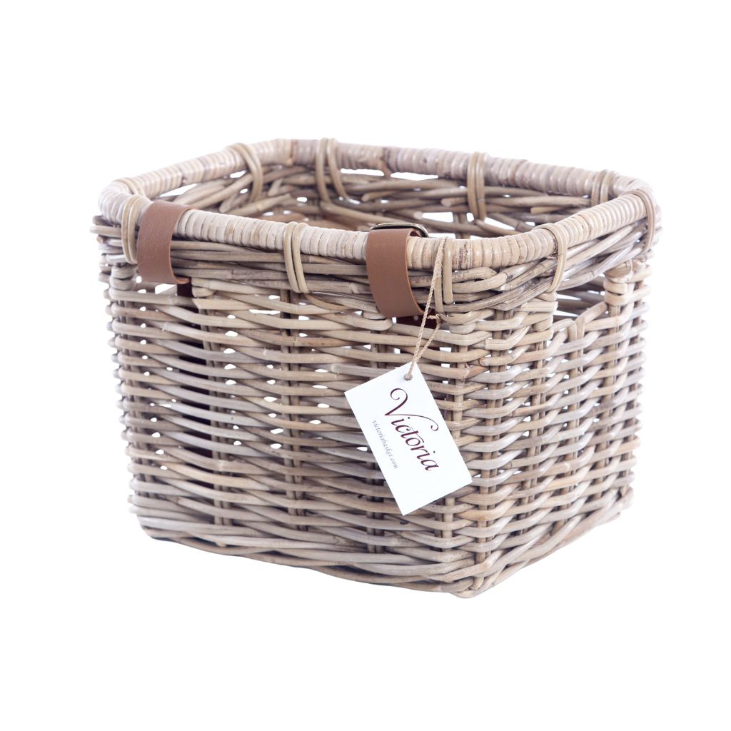 cesta de mimbre gris con correas sin tapa
