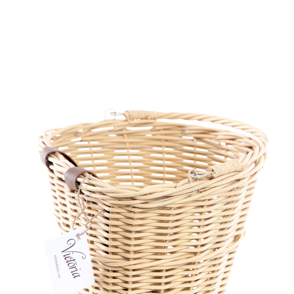 cesta de mimbre con asa y correas para bicicleta