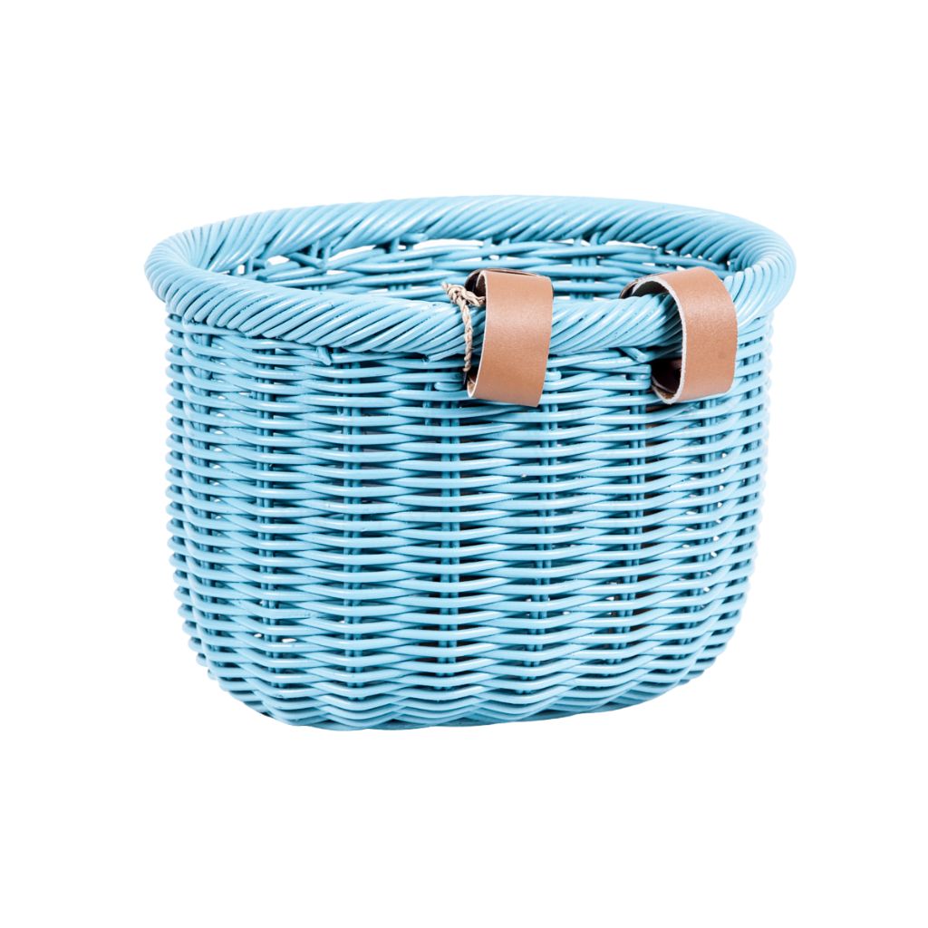 cesta de mimbre azul con correas de piel